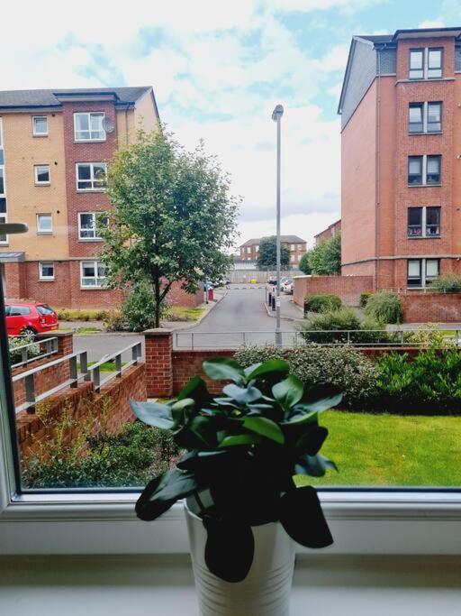 Stylish 2 Bedroom Apartment / Free Gated Parking Glasgow Exterior foto